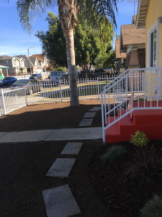 Front porch and yard - 456 E 47th St (Los Angeles, CA)