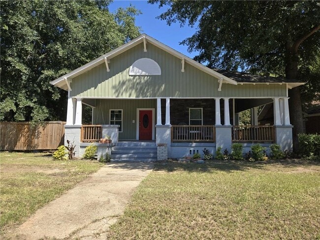 Building Photo - 947 Troupe St