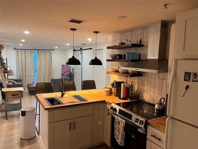 Photo - 218 SW 8th Ave Unidad 205