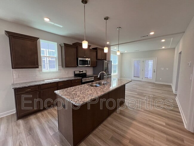 Photo - 284 White Oak Gdn Wy