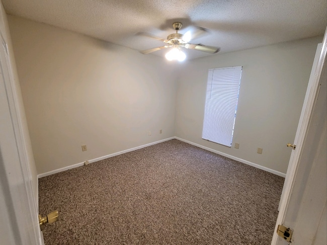 Photo - 117 Heather Pl