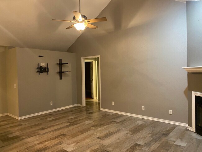 Photo - 1825 Mountain Ash Dr