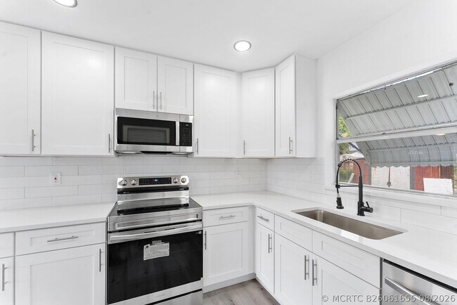 Photo - 316 NW 6th Ct