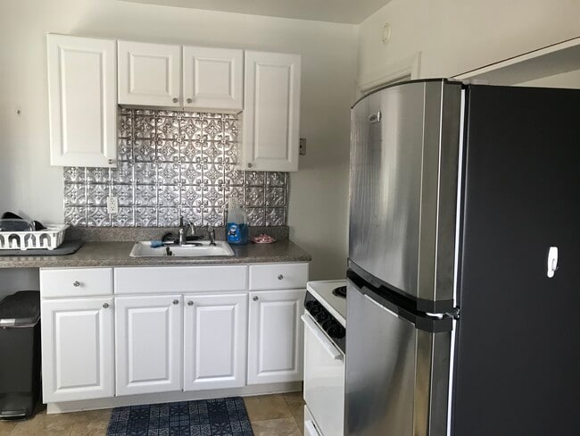 Kitchen - 1633 Old York Rd Unit 2