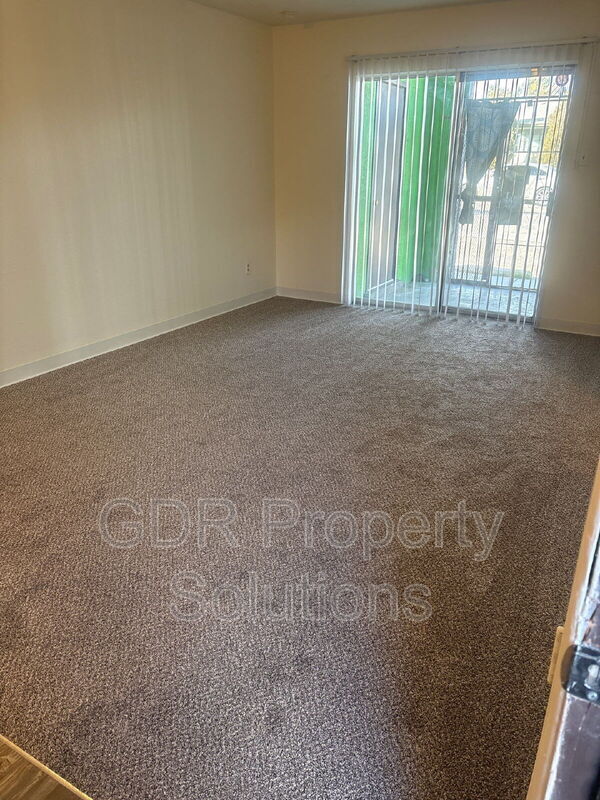 Building Photo - 309 Sierra Dr SE Unit #106