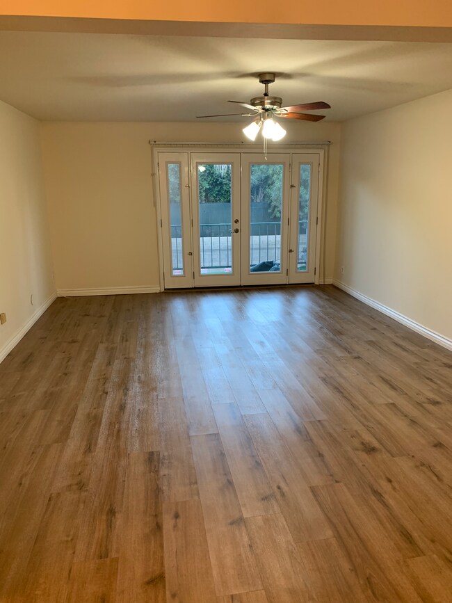 Photo - 5460 White Oak Ave Unit D108