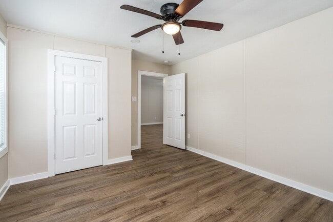 Photo - 605 Hospital St