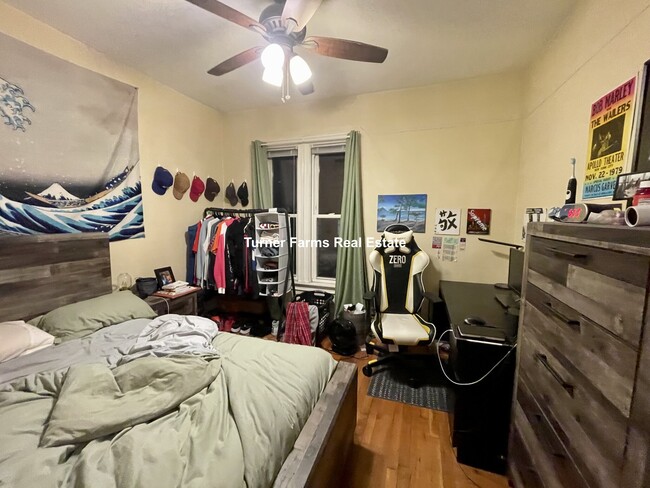 Photo - 731 Parker St