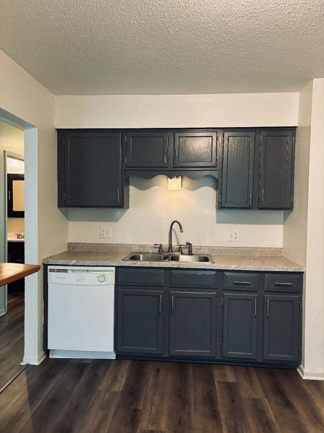 Photo - 935 Herold Ave