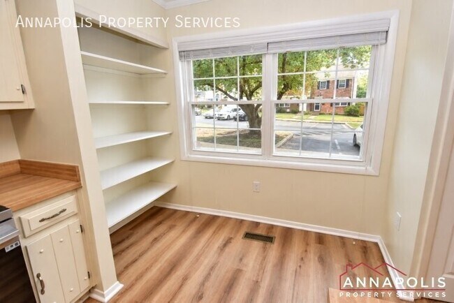 1673 Forest Hill Ct