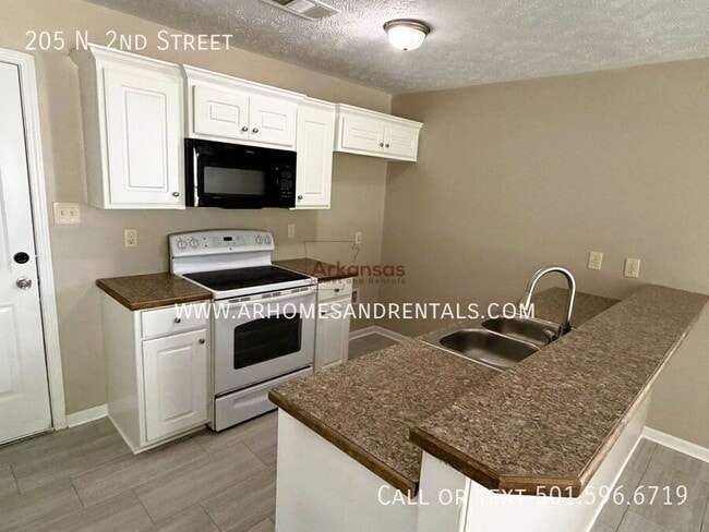 Photo - 205 N 2nd St