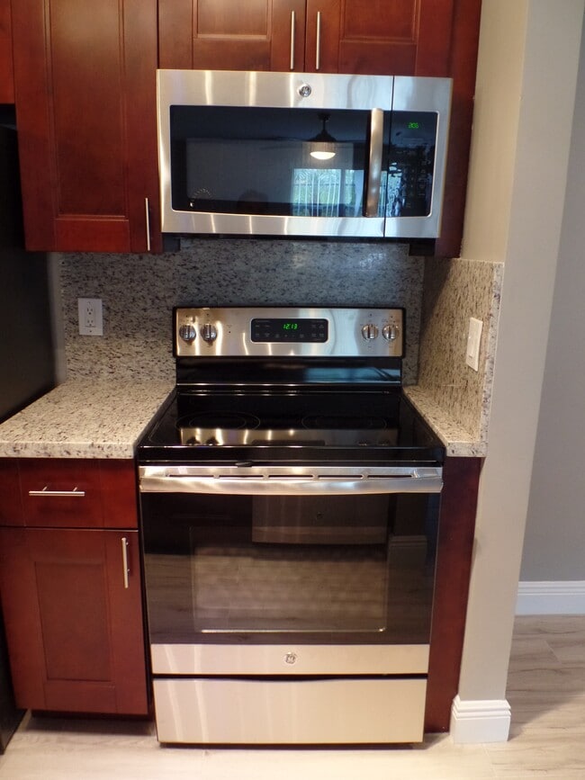 Photo - 1263 SW 46th Ave