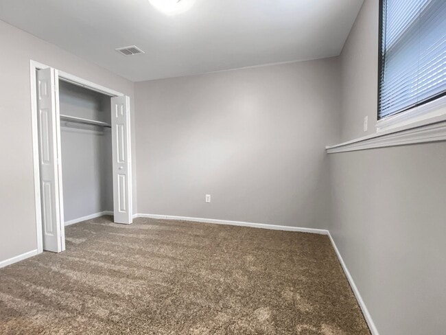 Photo - 4179 Oak Park Dr SE