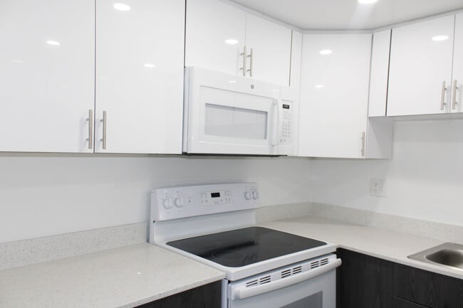 Pompano Palms Apartments