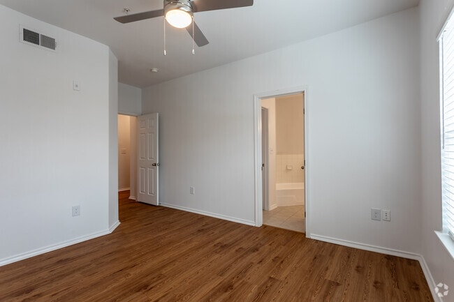 2BR, 2BA - 1484SF TH - Bedroom