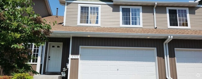 Building Photo - Ready to go forest lake 3 bed 4 bath townh... Rental