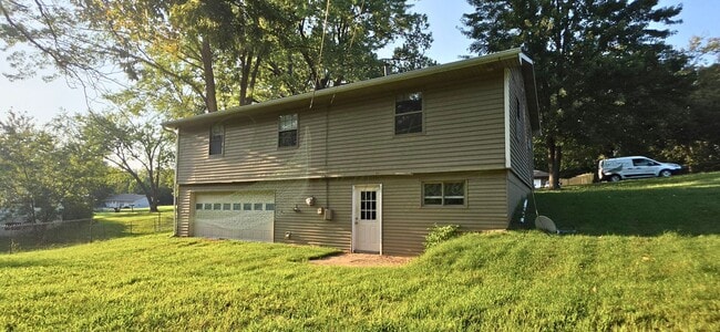 Photo - 307 E 165th St