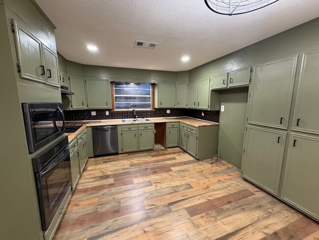 Photo - 3 Bedroom, 2 Bathroom Home for Rent in Groves, Tx