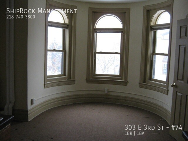 Photo - 303 E 3rd St Unidad #74