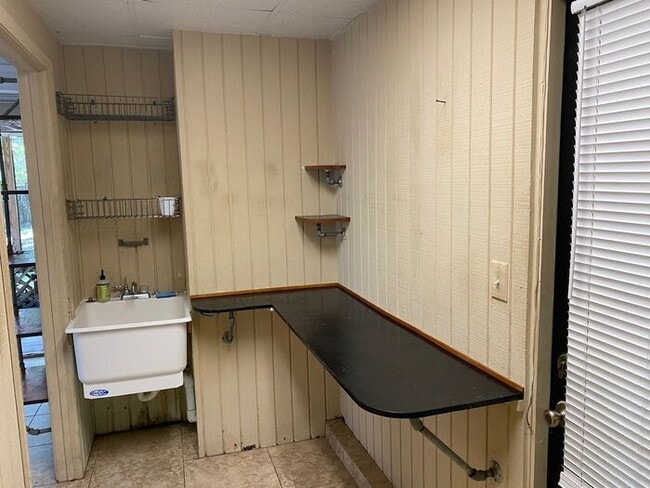 Photo - Affordable Efficiency Unit Available! Great Location Adjacent to College Park!