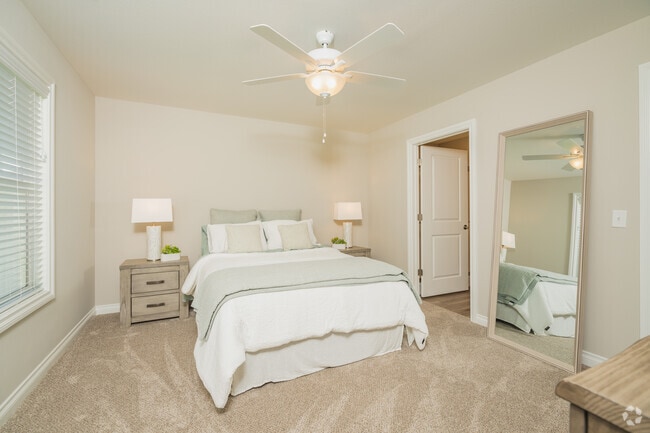 2BR, 2BA - 1,162SF