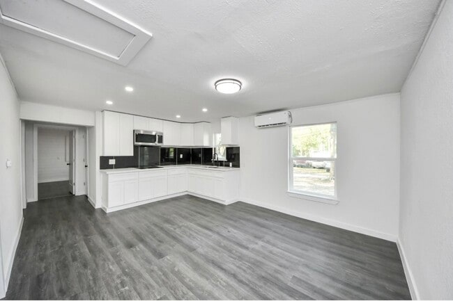 Photo - 7640 Broadview Dr