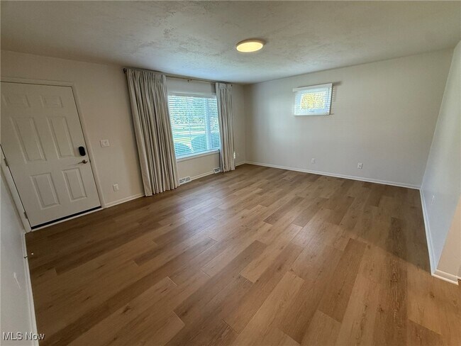 Photo - 312 Minnich Ave NE