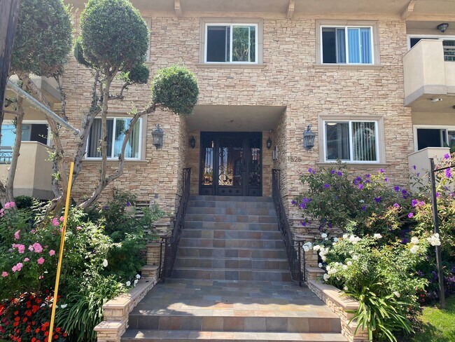 Photo - 1525 S Saltair Ave Apartments Unit 206