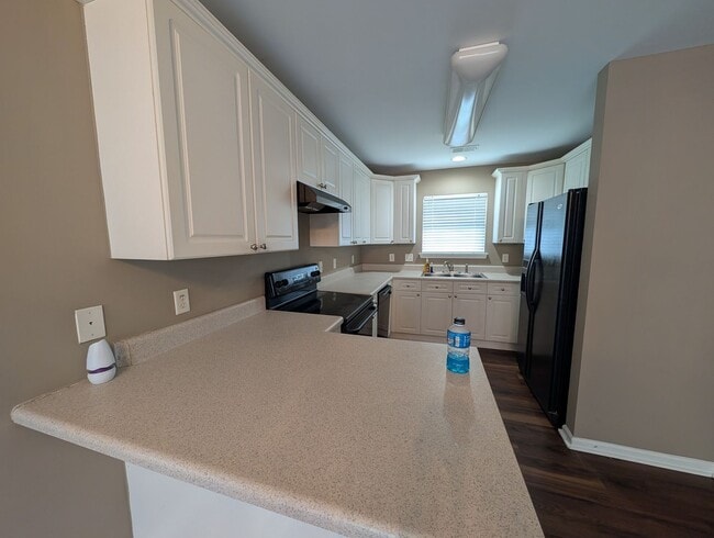 Photo - 3BR/2BA Garden Home with Fenced Yard, Great Master Suite