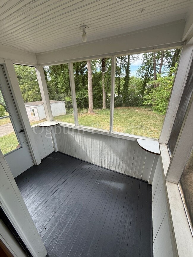 Photo - 2237 Queen St