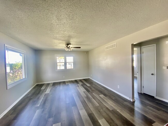 Photo - 209 S 1st St