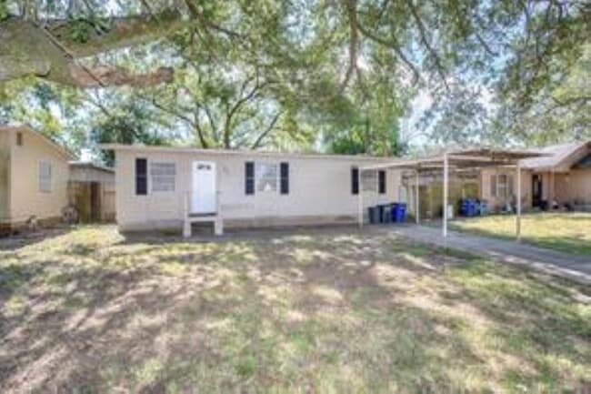 Building Photo - 1805 Oriole Dr