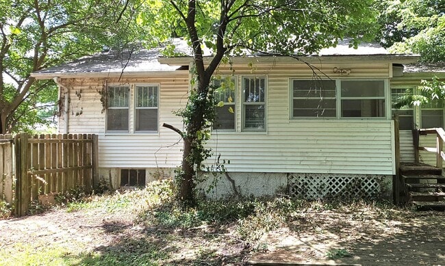 Photo - Rountree Area, Close to MSU! 2 Bedroom House!  $1095!