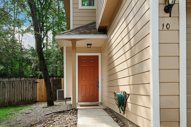 Building Photo - 10 Peach Ridge Pl