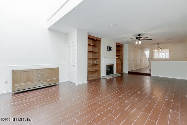Photo - 3216 Oak St