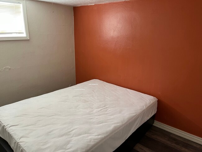 Photo - 502.5 Gladstone