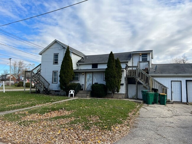 Building Photo - 575 E Division St Unit 2