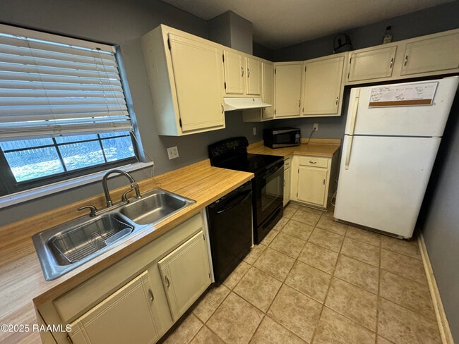 Photo - 107 Village Ln