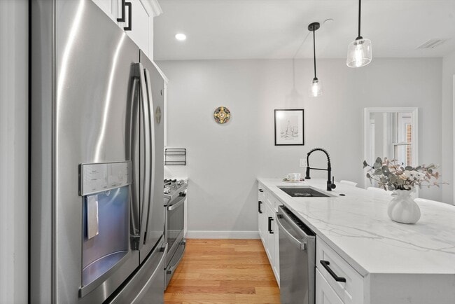 Photo - 174 W Seventh St Unit 2