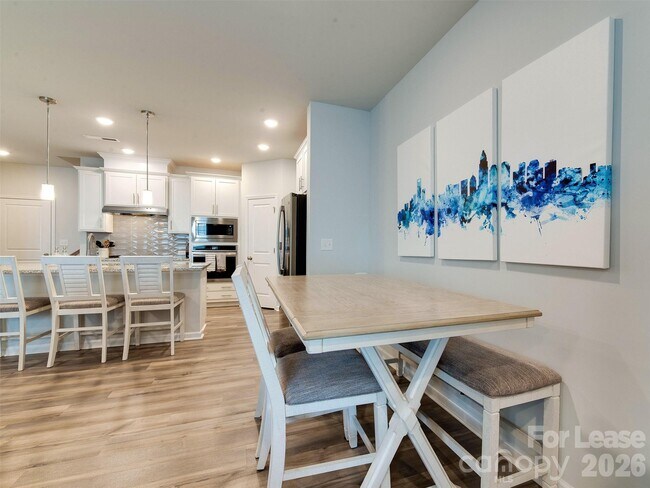 Photo - 3329 Ada Ml Aly