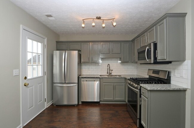 Photo - 102 Providence Dr