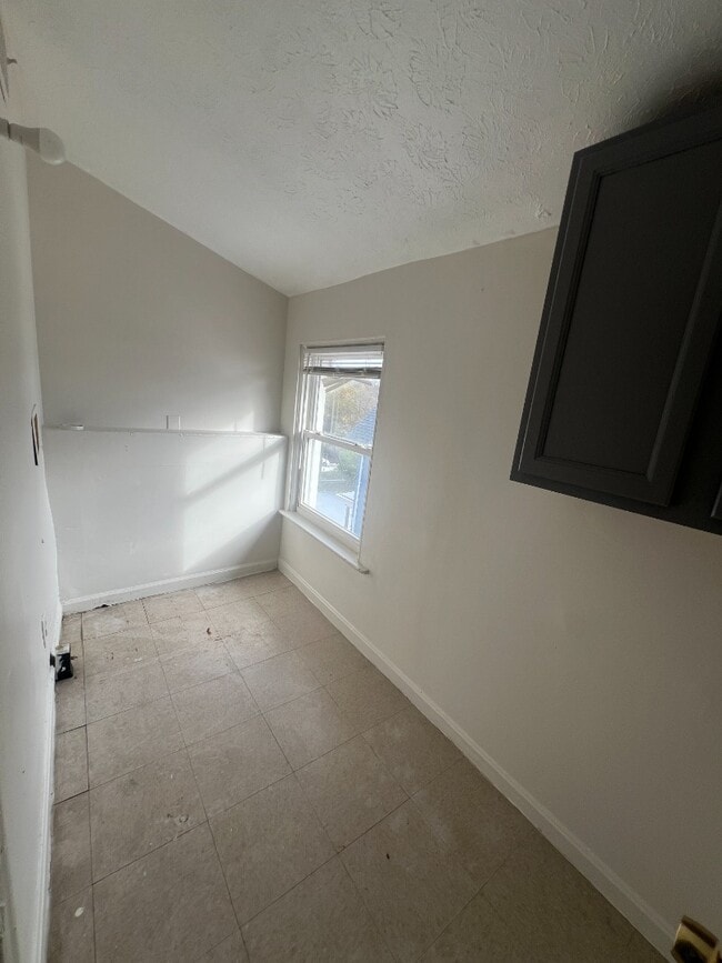 Photo - Spacious 3-Bed Apartment - Off-Street Park... Unit 5