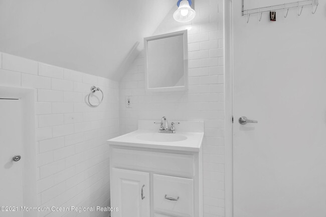 Photo - 45 Roslyn Ct House