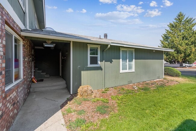 Photo - 6125 N Addison St Unit 6125