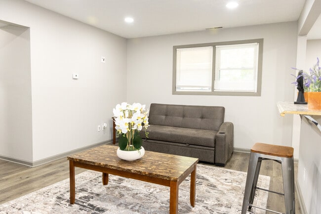 Photo - 696 Gordon Smith Blvd