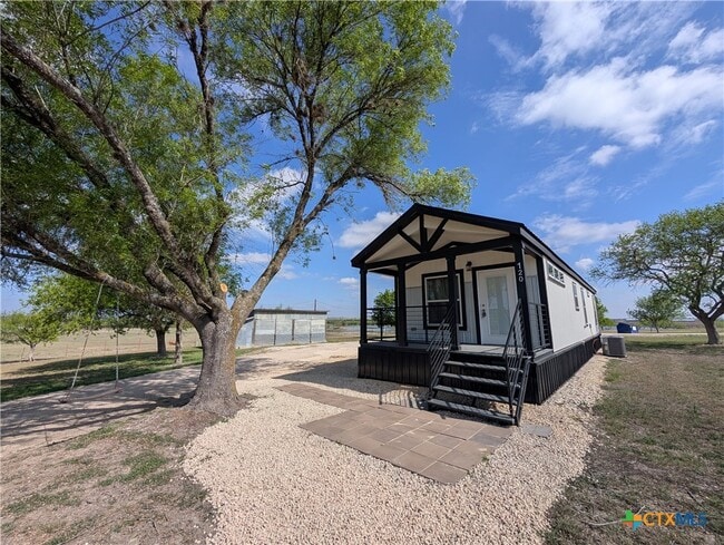 Building Photo - 120 Water Hole Ln