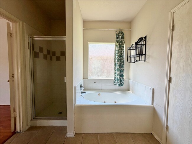 Photo - 2305 Ames St