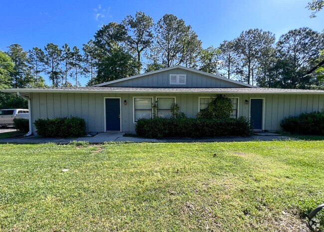 Building Photo - 2295 - Pineridge Unit 1 Rental