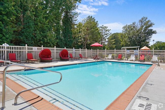 Pool and Sundeck - Mallard Crossing Rental