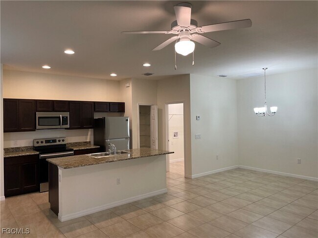 Building Photo - 1823 NW 20th St Rental